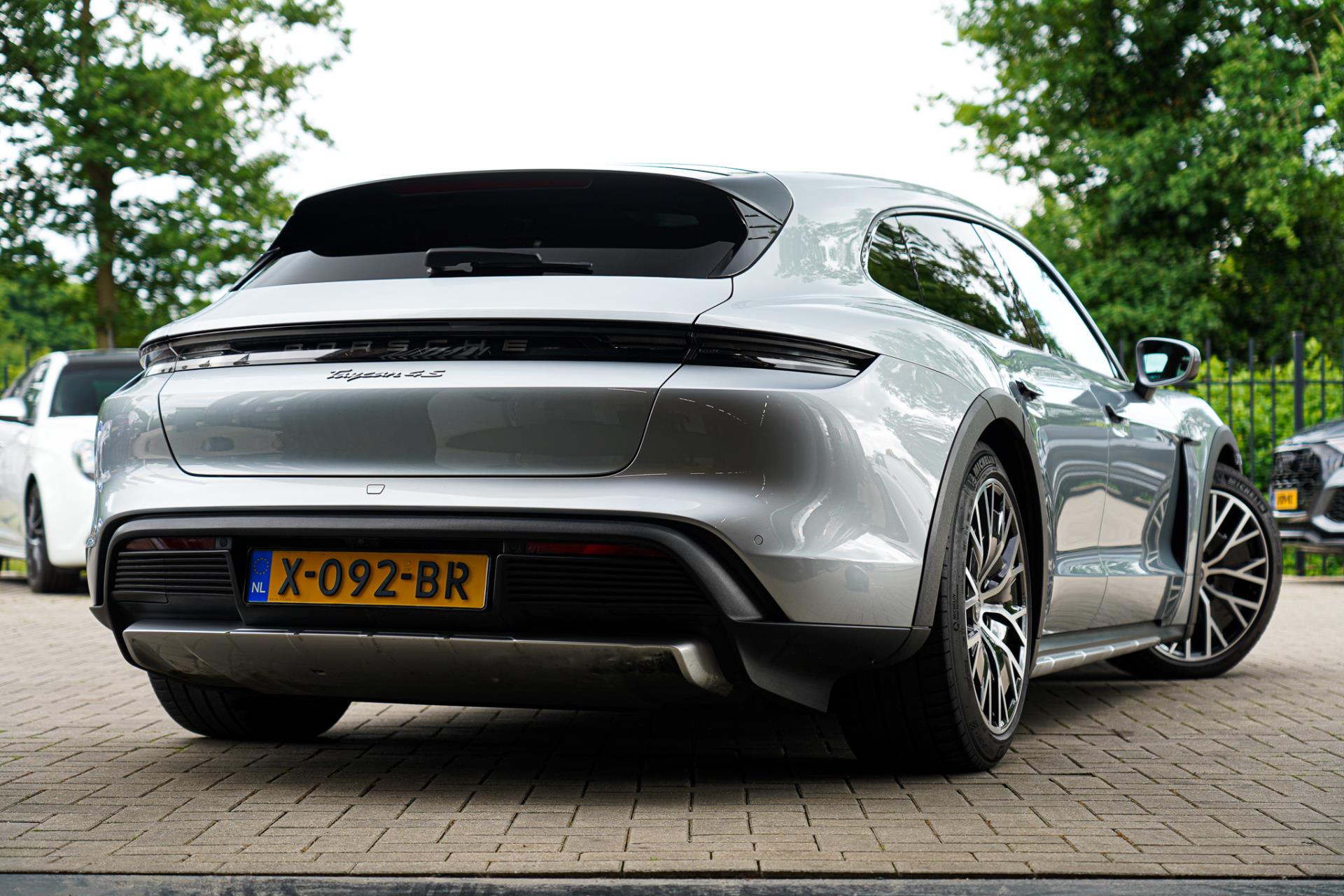 45238084-4.jpg
